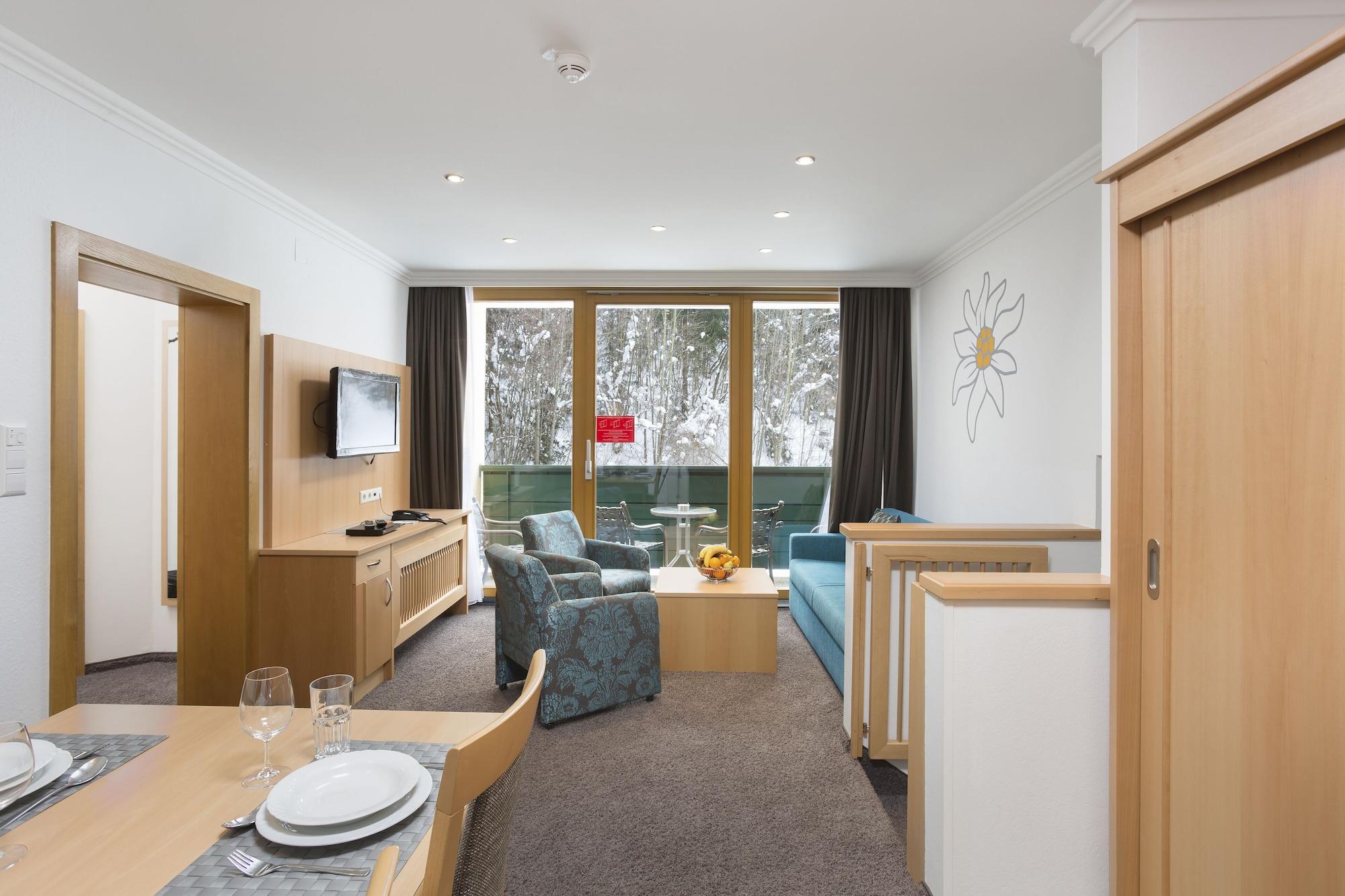 Alpine Club Aparthotel 4*