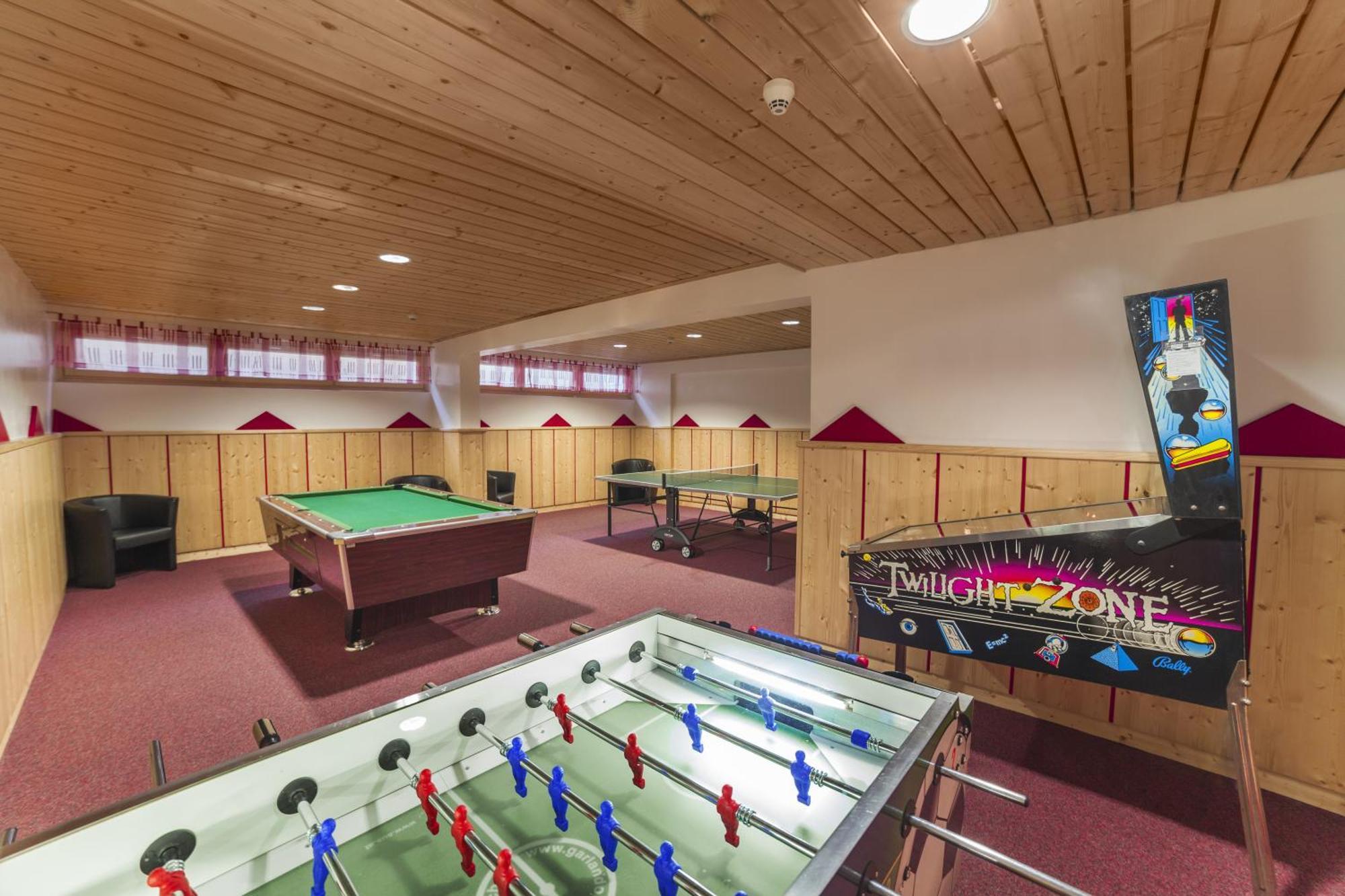 Alpine Club Aparthotel 4*